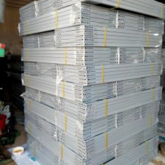 MÂM KỆ SẮT V LỖ -  07