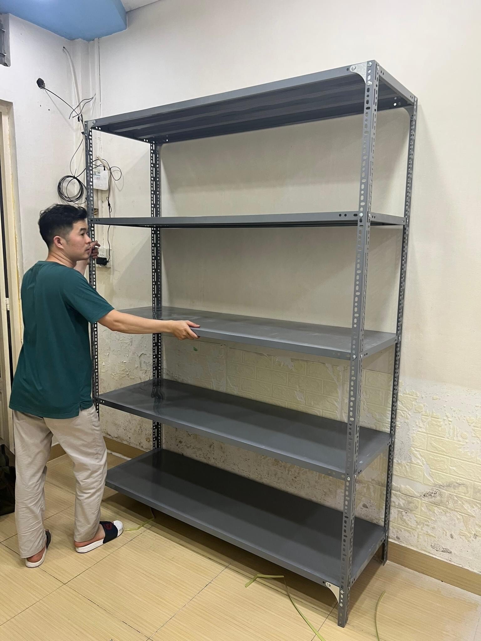 kệ v lỗ giá rẻ Quận 7