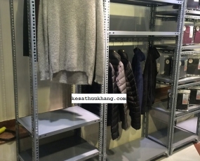 Kệ trưng bày quần áo shop thời trang - TB05