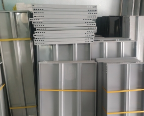 KỆ SẮT SỬ DỤNG MÂM TÔN