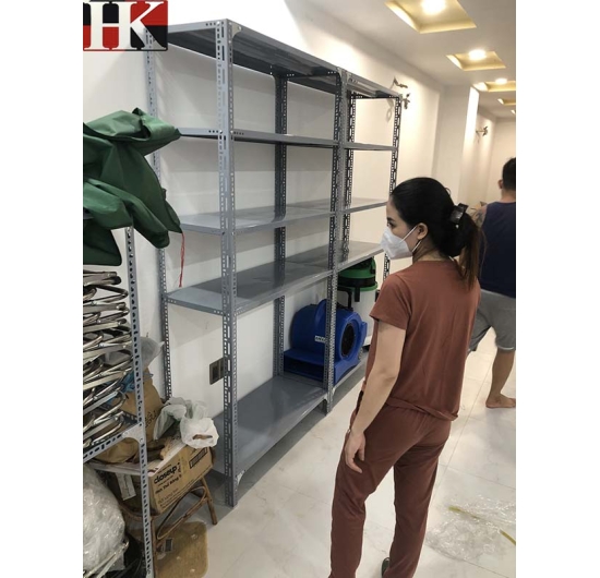Kệ V Lỗ K1
