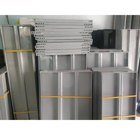 KỆ SẮT SỬ DỤNG MÂM TÔN